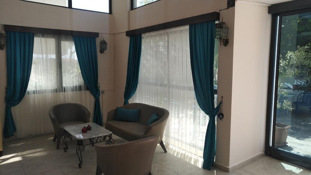 Barış Otel 2*